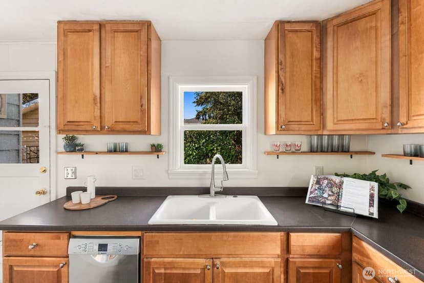 Property photo for 10032 11th Avenue SW, Seattle photo 14