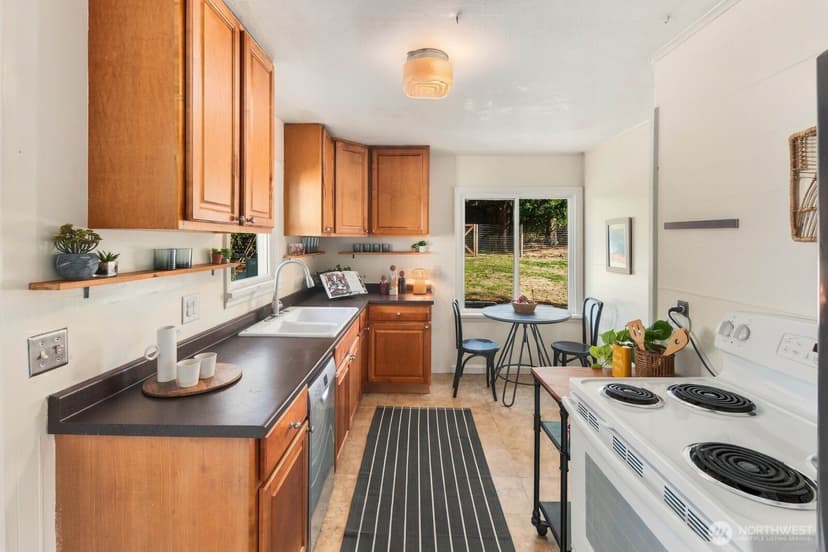 Property photo for 10032 11th Avenue SW, Seattle photo 12