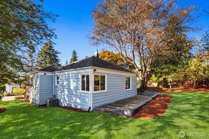 Property photo for 10032 11th Avenue SW, Seattle photo 27