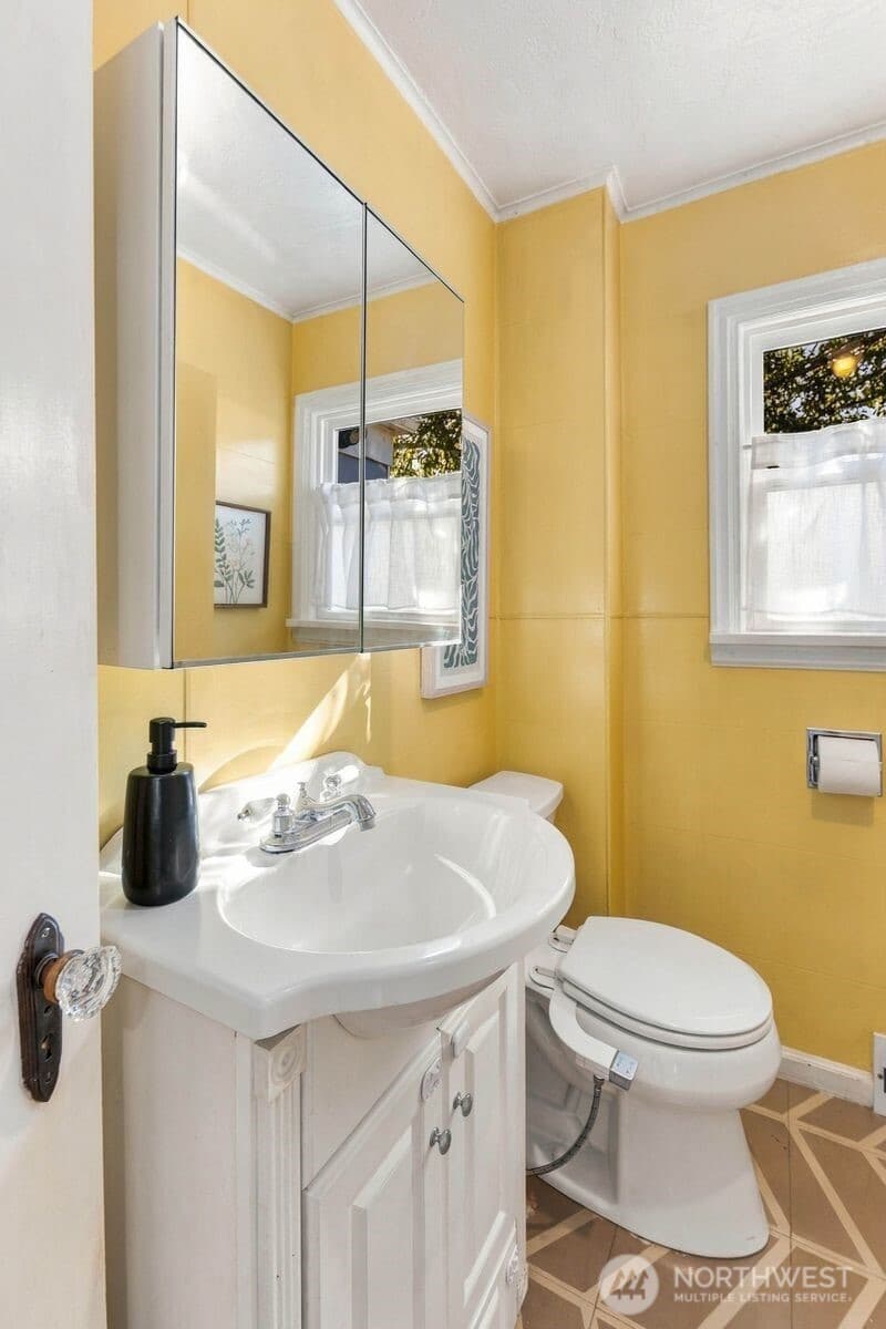 Property photo for 10032 11th Avenue SW, Seattle photo 18
