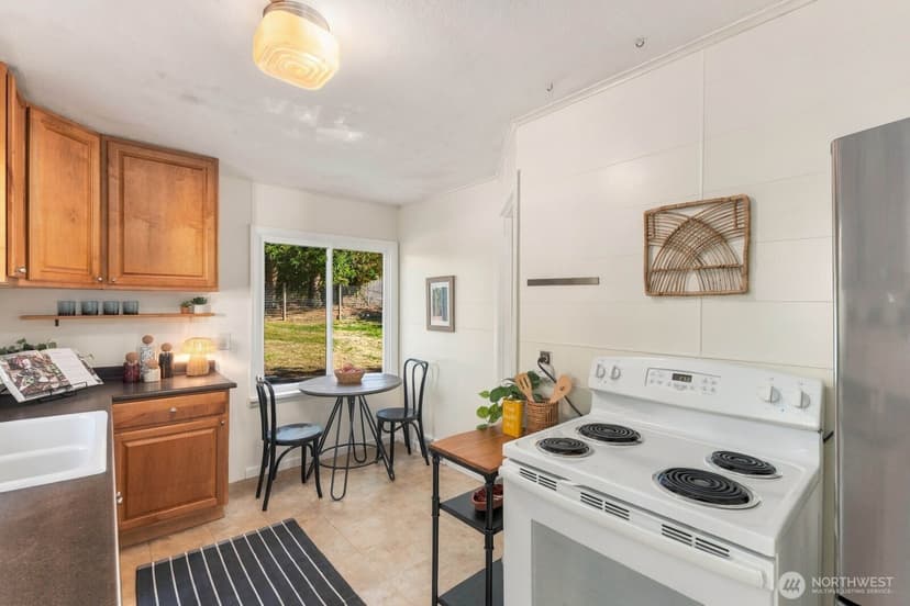 Property photo for 10032 11th Avenue SW, Seattle photo 13