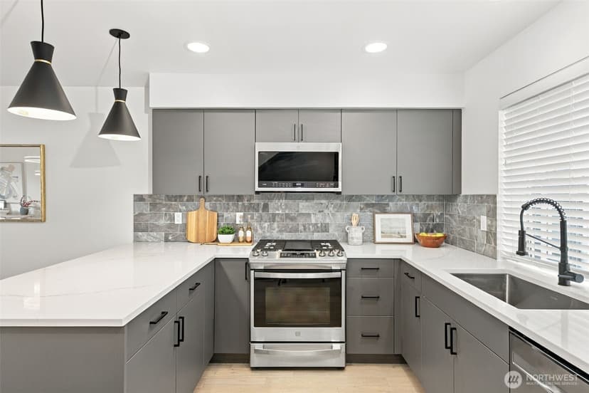 Property photo for 3843 Woodlawn Avenue N, Seattle photo 7