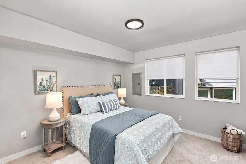 Property photo for 3843 Woodlawn Avenue N, Seattle photo 13
