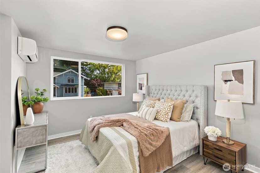 Property photo for 3843 Woodlawn Avenue N, Seattle photo 15