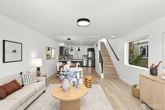 Property photo for 3843 Woodlawn Avenue N, Seattle photo 4
