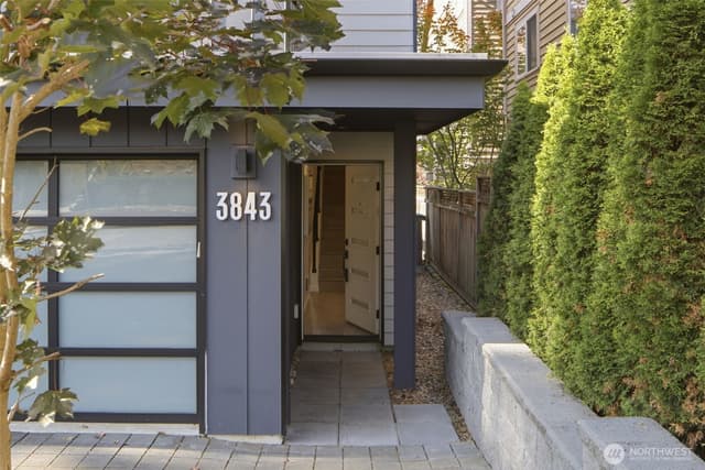 Property photo for 3843 Woodlawn Avenue N, Seattle photo 3
