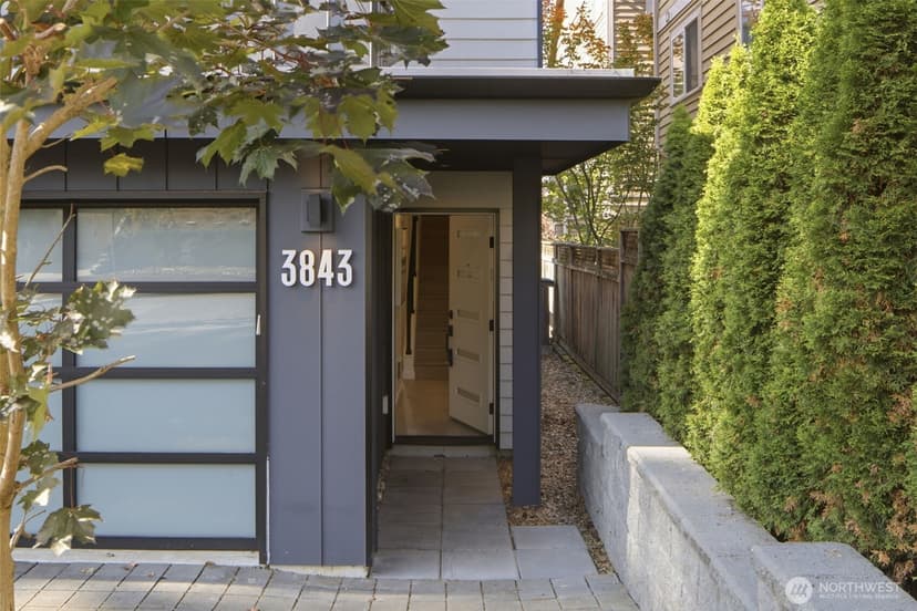 Property photo for 3843 Woodlawn Avenue N, Seattle photo 3