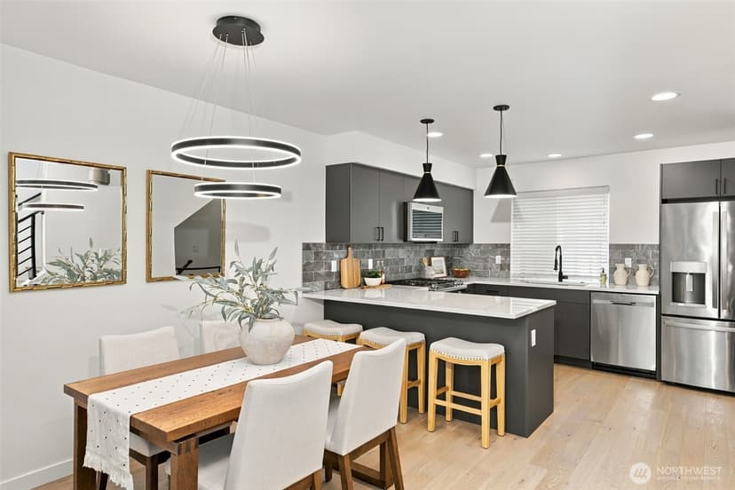 Property photo for 3843 Woodlawn Avenue N, Seattle photo 11
