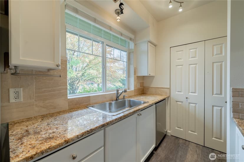 Property photo for 18930 Bothell Everett Highway #E203, Bothell photo 12