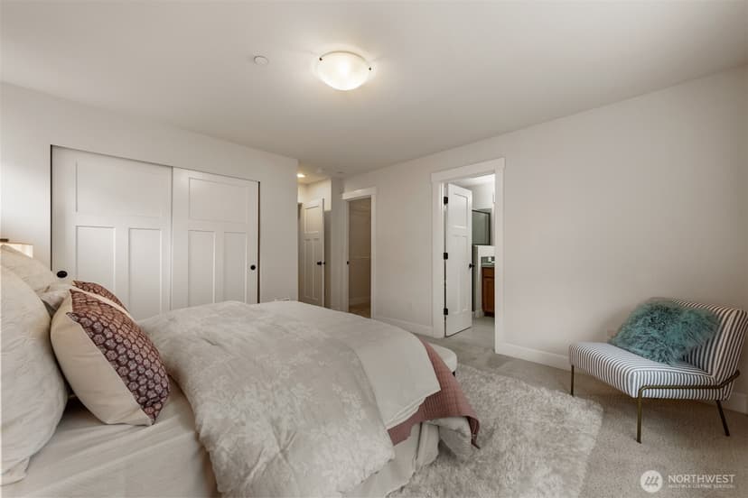 Property photo for 1321 Greenwich Walk NE, Issaquah photo 13