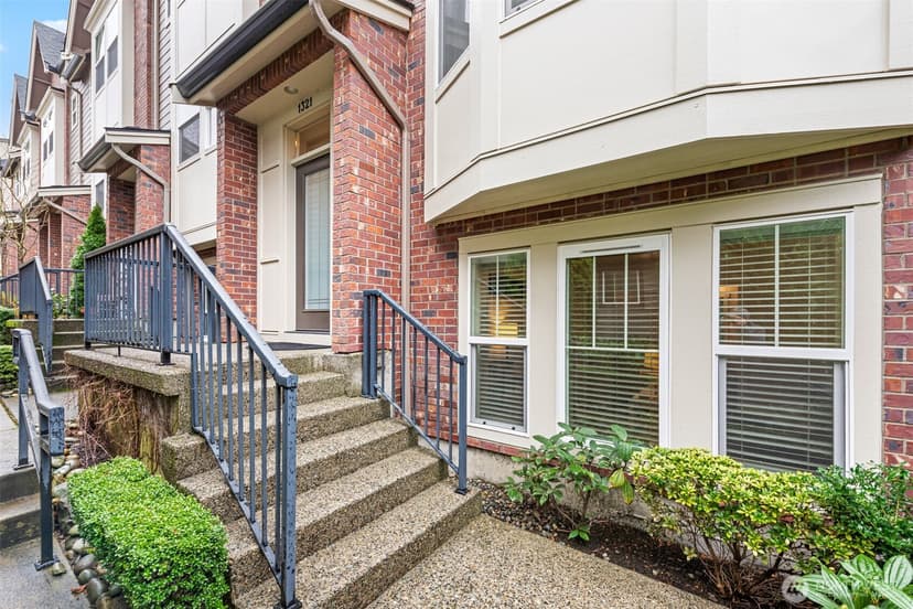Property photo for 1321 Greenwich Walk NE, Issaquah photo 2