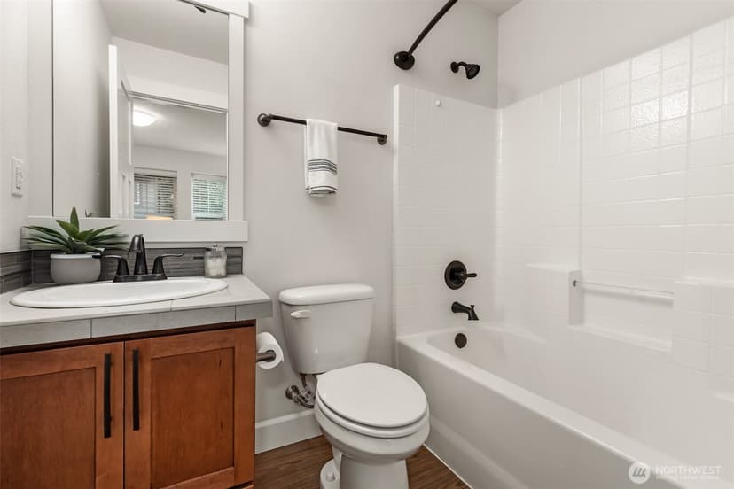 Property photo for 1321 Greenwich Walk NE, Issaquah photo 24