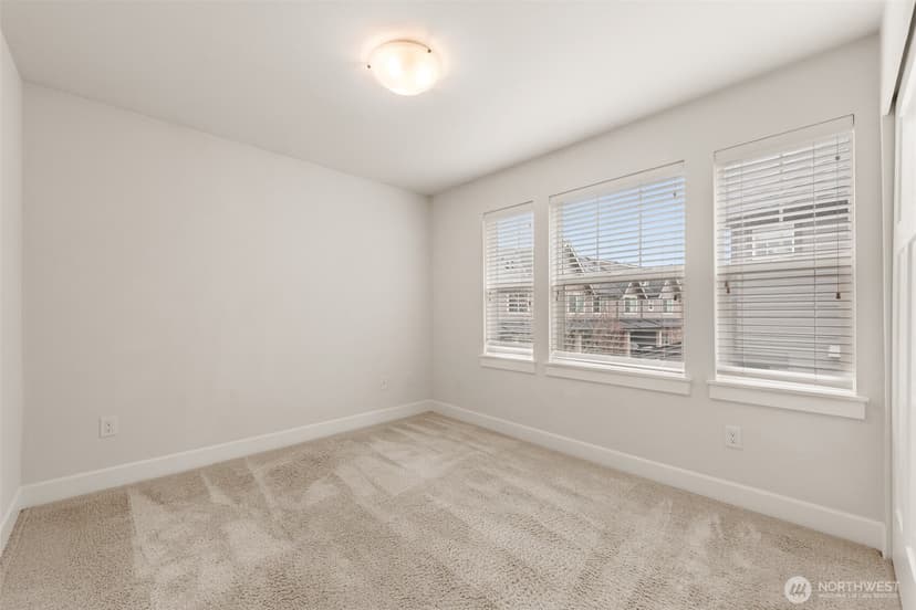 Property photo for 1321 Greenwich Walk NE, Issaquah photo 18