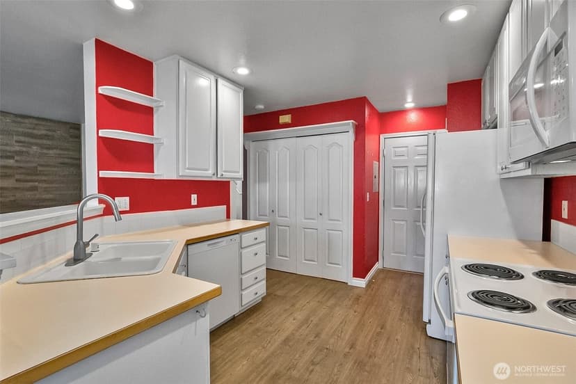 Property photo for 10030 Holly Drive #101, Everett photo 16