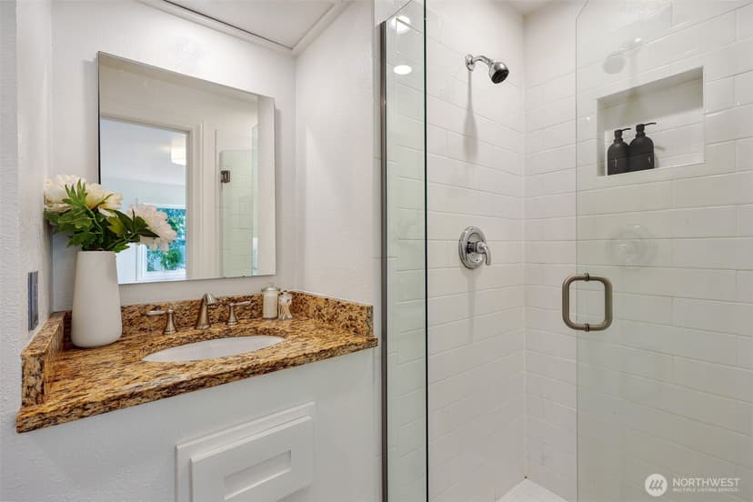 Property photo for 413 Lynn Street, Seattle photo 19