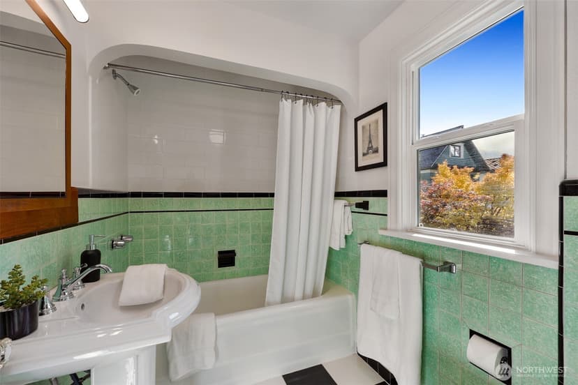 Property photo for 413 Lynn Street, Seattle photo 22