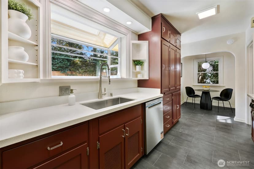 Property photo for 413 Lynn Street, Seattle photo 13