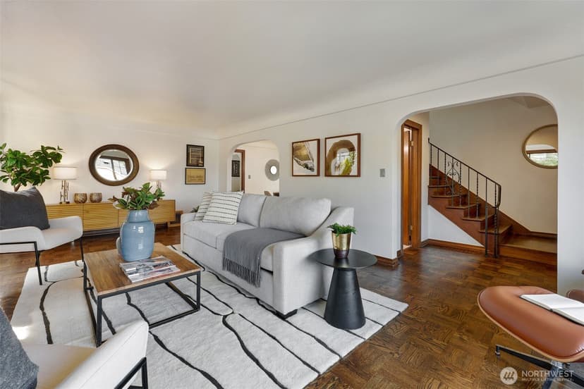 Property photo for 413 Lynn Street, Seattle photo 3