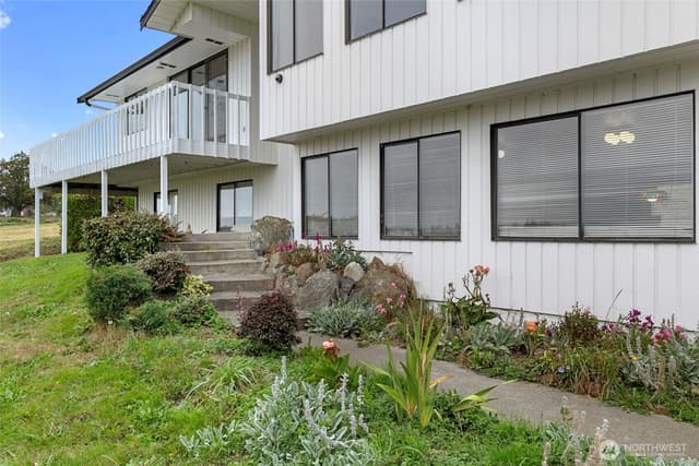 Property photo for 625 Sunnyside Boulevard, Lake Stevens photo 2