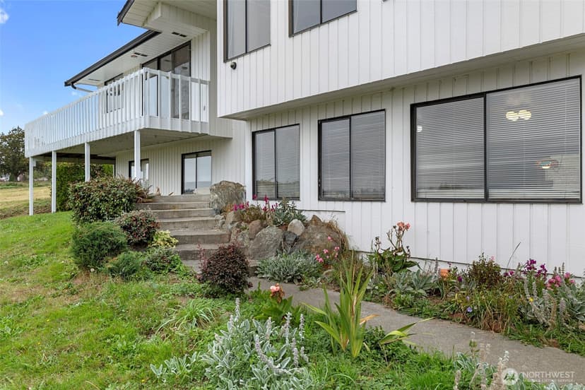 Property photo for 625 Sunnyside Boulevard, Lake Stevens photo 2