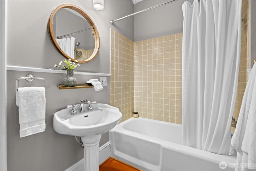 Property photo for 1824 8th Avenue W, Seattle photo 15