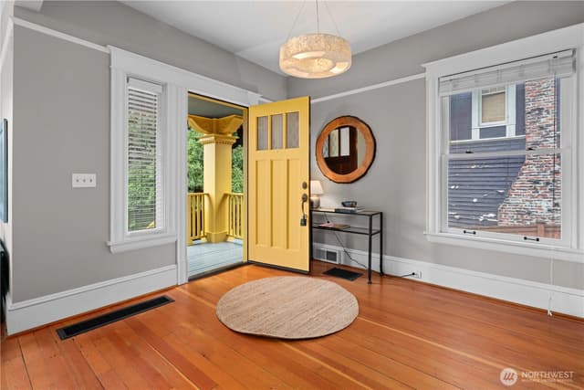Property photo for 1824 8th Avenue W, Seattle photo 3