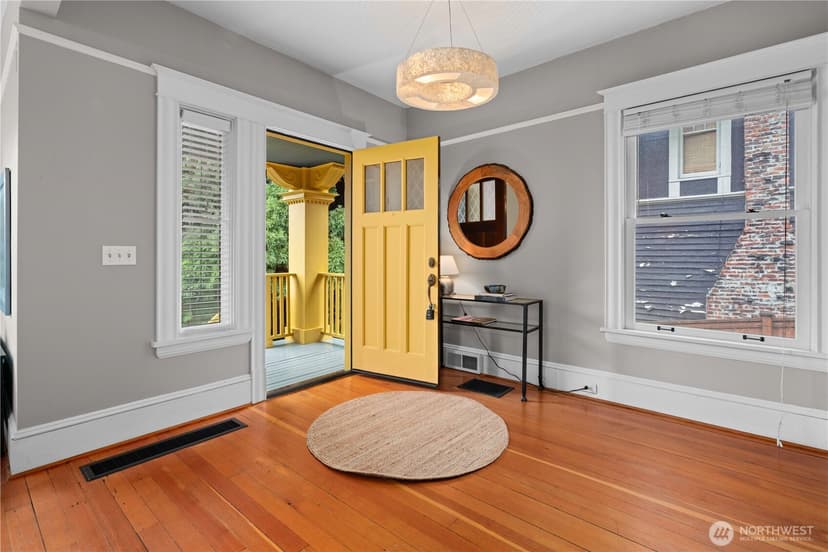 Property photo for 1824 8th Avenue W, Seattle photo 3