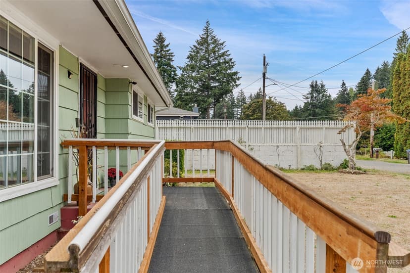 Property photo for 630 N Constitution Avenue, Bremerton photo 3