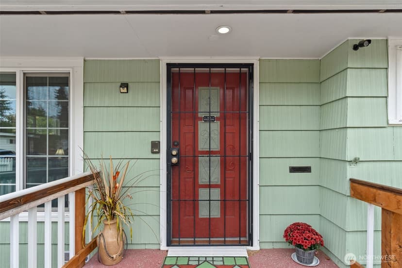 Property photo for 630 N Constitution Avenue, Bremerton photo 2