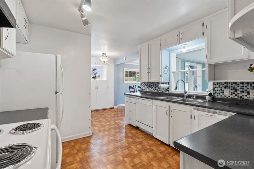 Property photo for 630 N Constitution Avenue, Bremerton photo 24