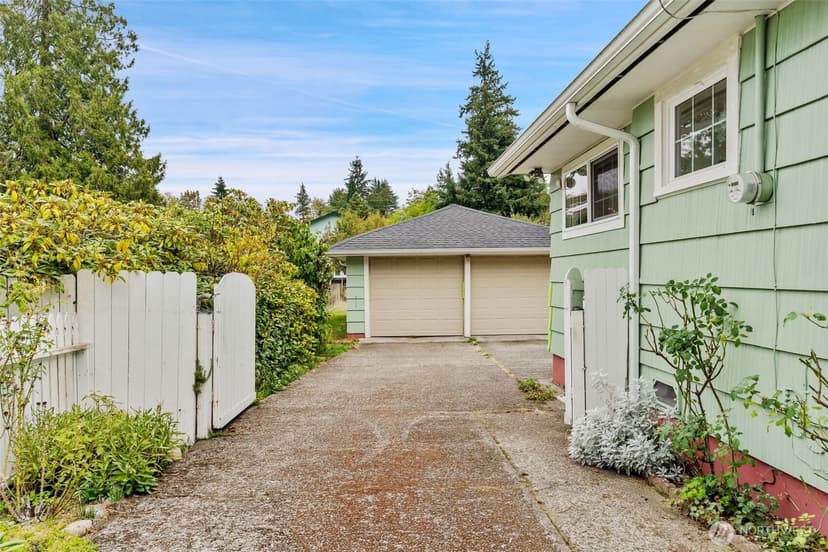 Property photo for 630 N Constitution Avenue, Bremerton photo 4