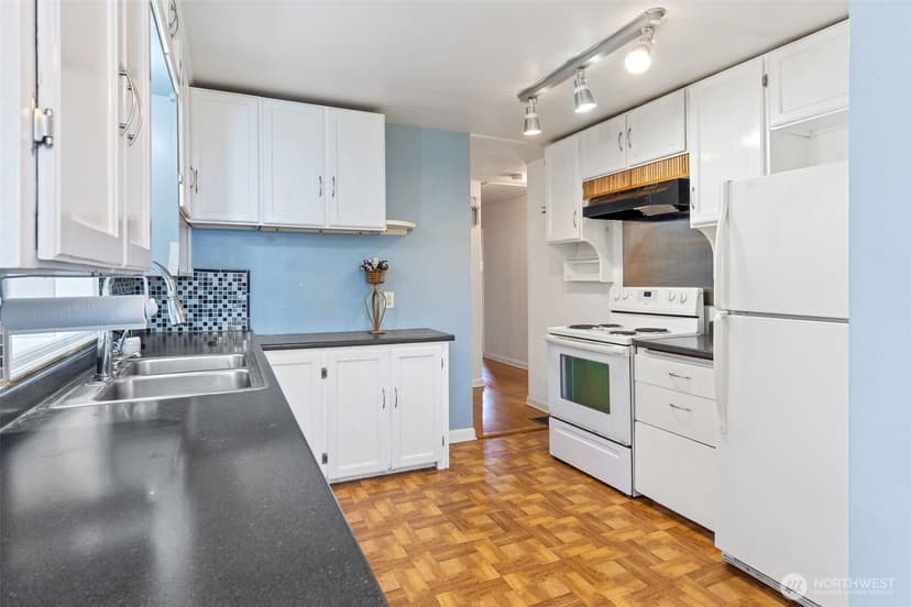 Property photo for 630 N Constitution Avenue, Bremerton photo 11