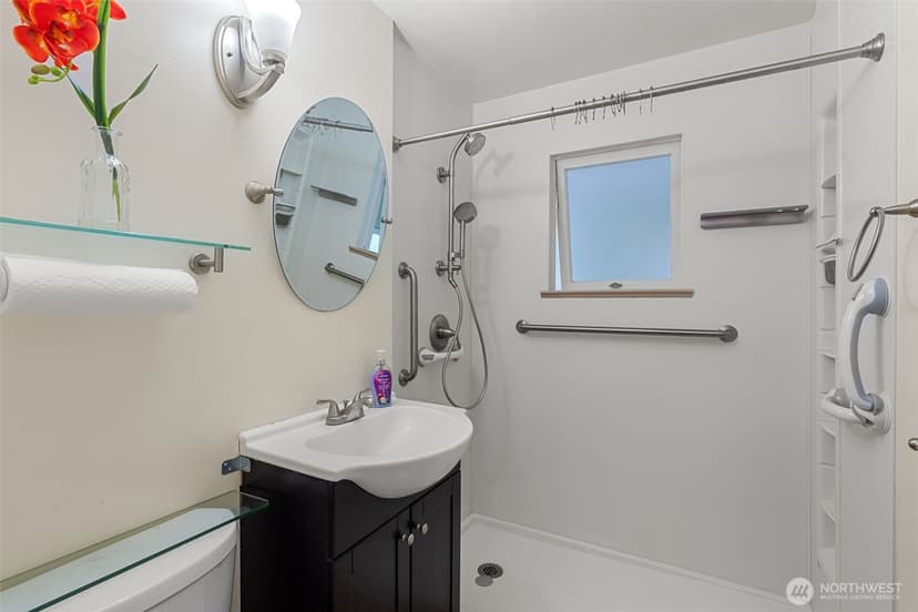 Property photo for 630 N Constitution Avenue, Bremerton photo 15