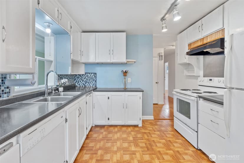 Property photo for 630 N Constitution Avenue, Bremerton photo 10