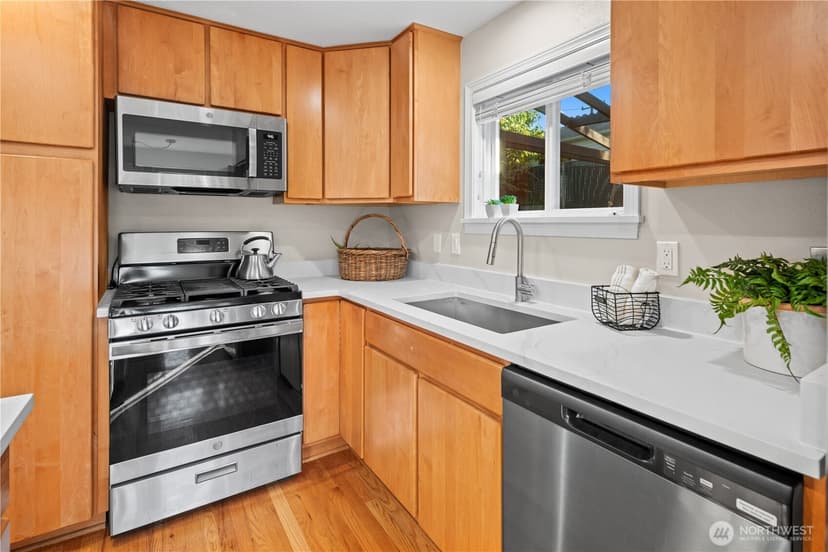 Property photo for 6302 37th Avenue SW, Seattle photo 11