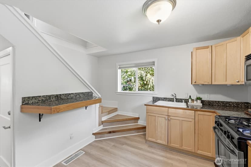 Property photo for 626 W Emerson Street, Seattle photo 12