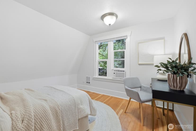 Property photo for 626 W Emerson Street, Seattle photo 28