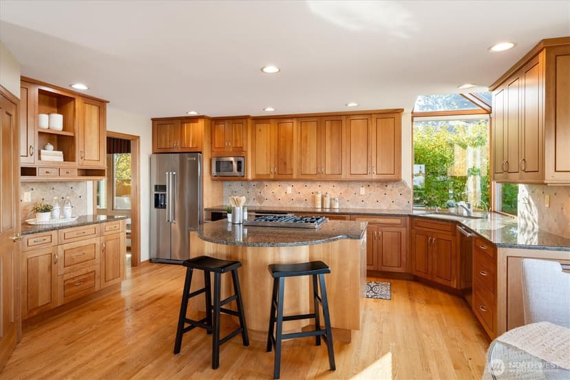 Property photo for 720 9th Avenue S, Edmonds photo 7