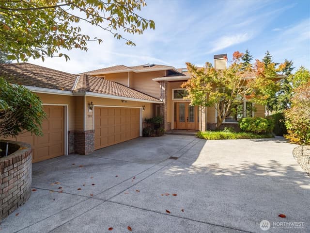Property photo for 720 9th Avenue S, Edmonds photo 2