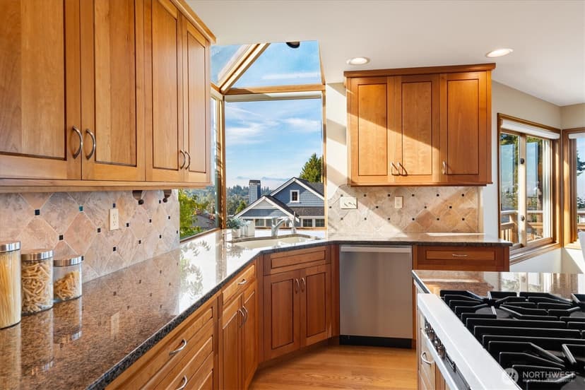 Property photo for 720 9th Avenue S, Edmonds photo 8