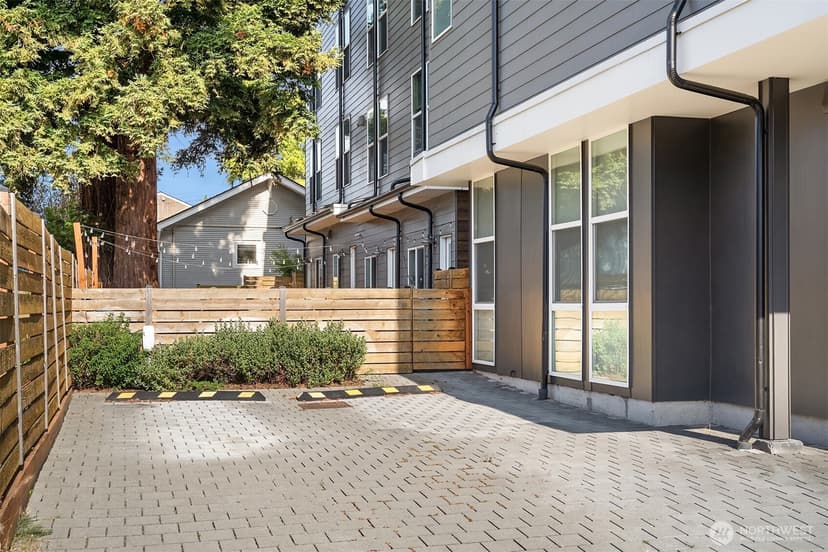 Property photo for 1036 NE 72nd Street, Seattle photo 28