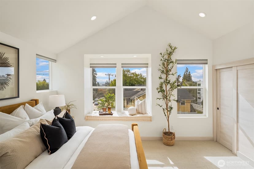 Property photo for 1036 NE 72nd Street, Seattle photo 17