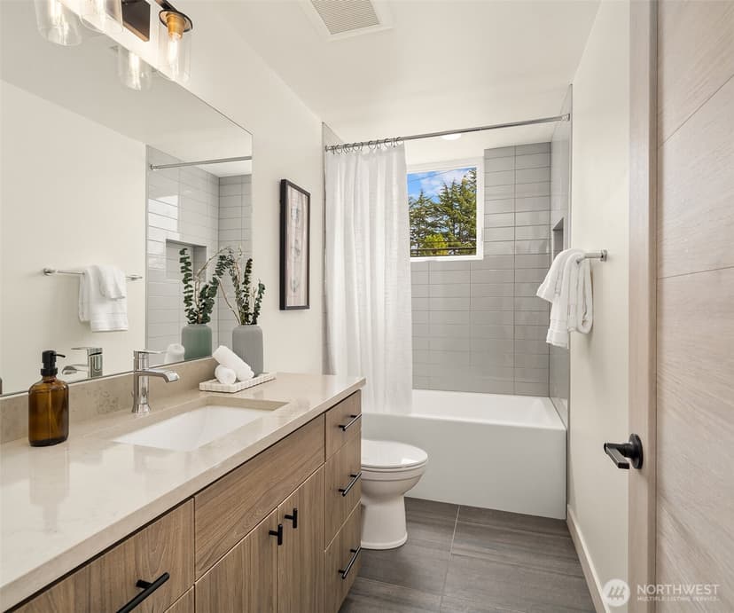 Property photo for 1036 NE 72nd Street, Seattle photo 15