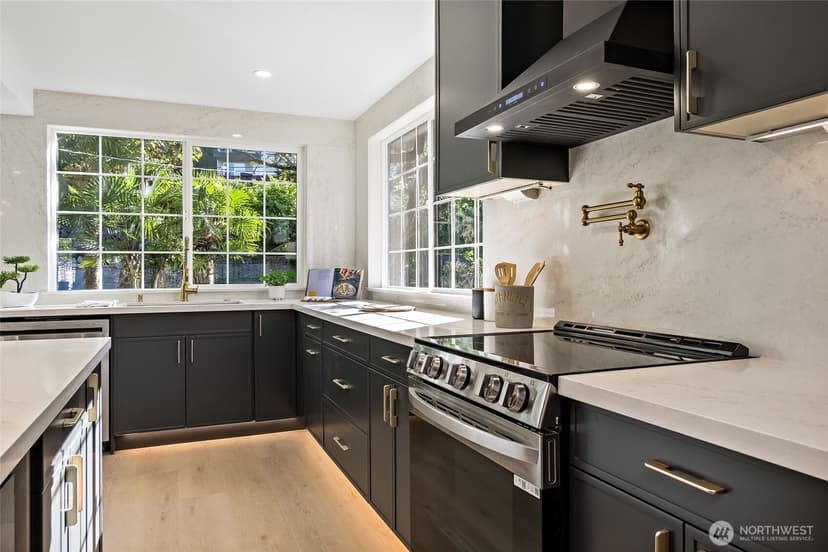 Property photo for 6775 Murray Avenue SW, Seattle photo 11