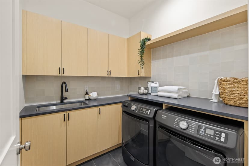 Property photo for 16654 NE 12th Street, Bellevue photo 33