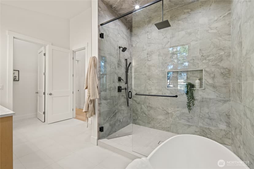 Property photo for 16654 NE 12th Street, Bellevue photo 28