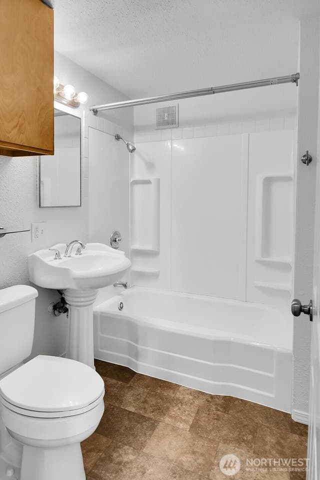 Property photo for 7009 S 115th Street, Seattle photo 5