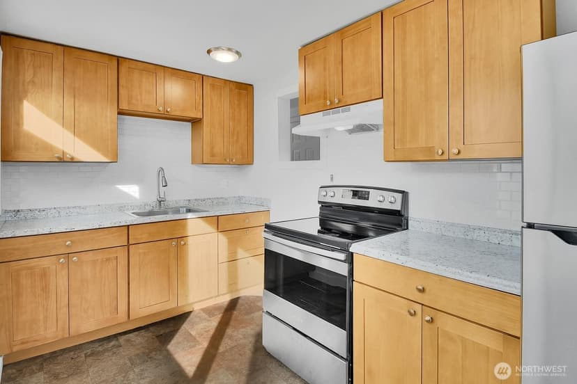 Property photo for 7009 S 115th Street, Seattle photo 6