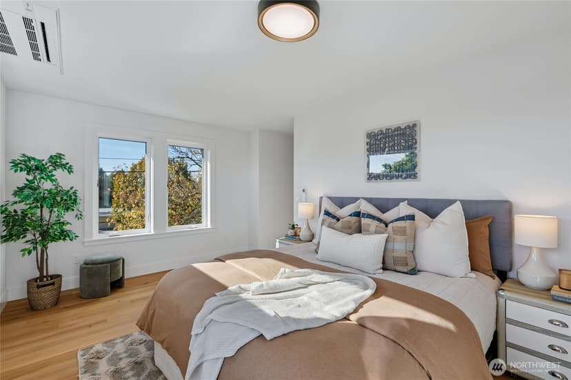 Property photo for 5044 35th Avenue NE, Seattle photo 23