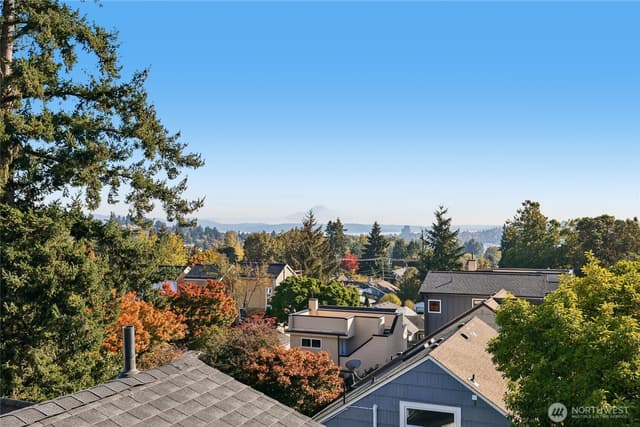 Property photo for 5044 35th Avenue NE, Seattle photo 4
